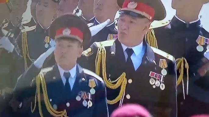 Porno yigit odamlarning koz ongida qolini chiqardi