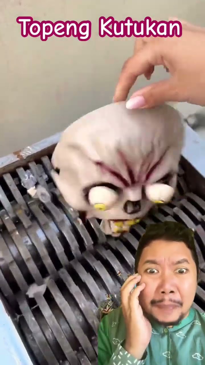 HANCURKAN TOPENG SERAM!!!?? #horror #halloween #metalshredder #creepy #satisfying