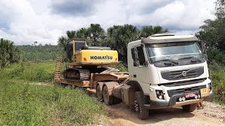 Embraque da escavadeira Komatsu PC 210LC na prancha!