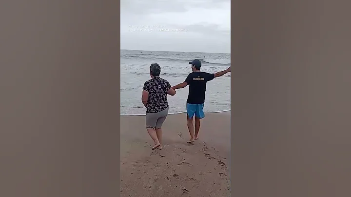 72-year-old woman emotional as she sees ocean for first time - DayDayNews