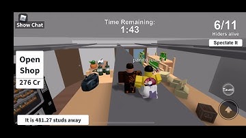 Playing hide and seek extreme on Roblox ( I found a hacker )