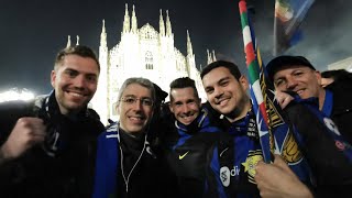 La festa degli interisti in piazza Duomo, aspettando il pullman dell'Inter Campione d'Italia!