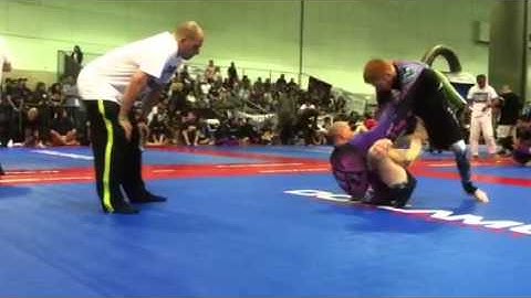 Kevin Berbrich "no arm triangle"