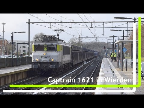 Captrain 1621 komt met een lege Gefco-autotrein door Wierden