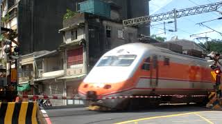 [平交道/踏切]台鐵170次PP自強號&4135次EMU800型區間車通過(暖暖街平交道)
