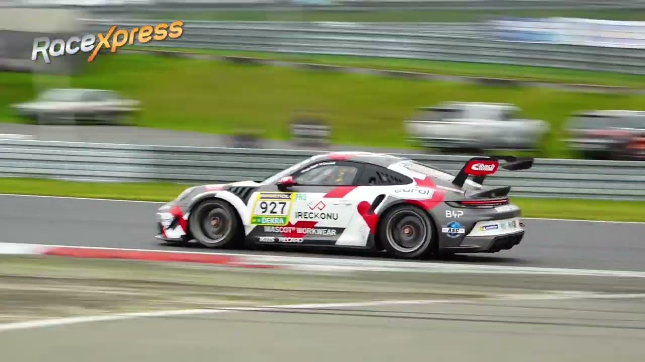 Tom Coronel in actie op de Nürburgring Nordschleife