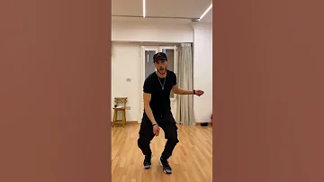 مهرجان عندي الكاريزما موجوده عندي المحبه محدوده 