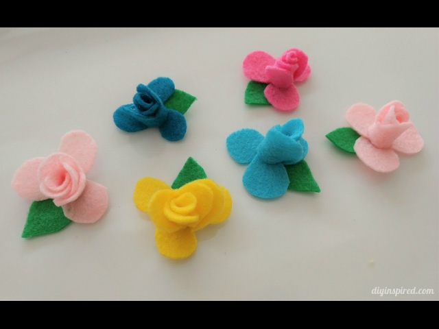 How To Make Felt Flowers in less than 1 minute! - The Magic Onions