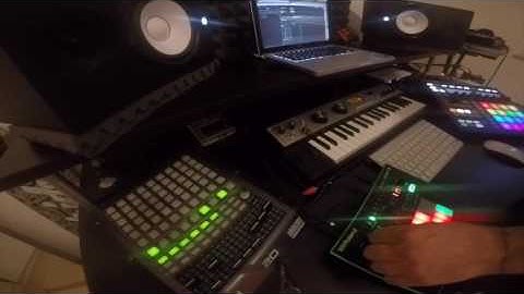 Live-roland aira-tb3-korg microkorg xl-ableton live-maschine native