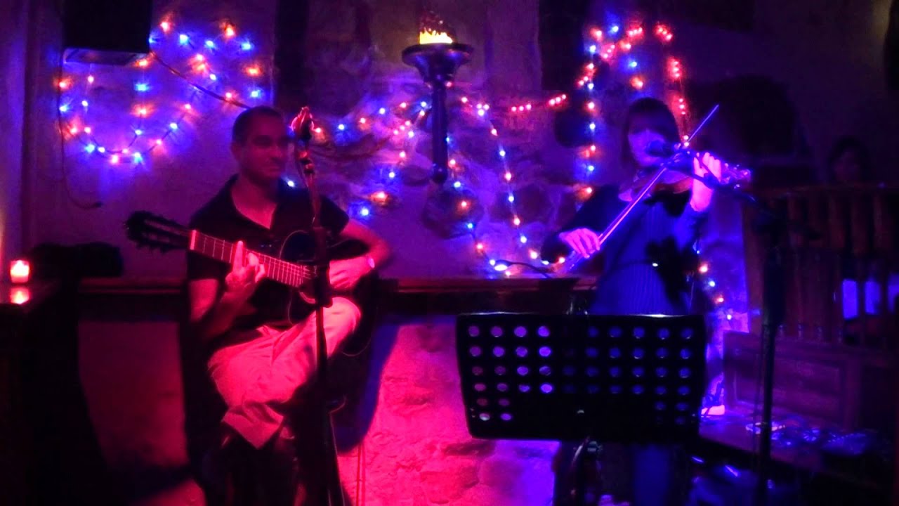 Yas & Martina - Guappecarto cover (live at the Highlander Paris)