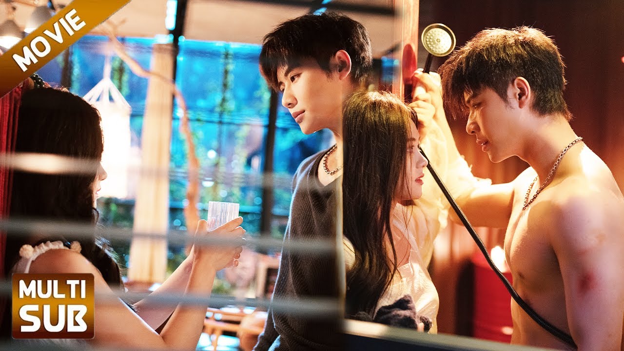 Жена по контракту случайно выпила афродизиак, ворвалась в ванную комнату босса, чтобы попросить поце