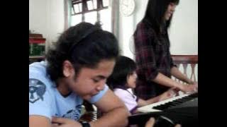 Hafiz - Ku Akui, feat. Marina on keyboard