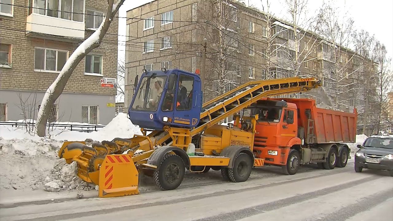 Городские дорожные службы продолжают убирать снег с городских улиц #серовтв #серов #твсеров