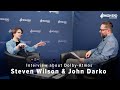Capture de la vidéo Steven Wilson & John Darko In An Interview About Dolby Atmos At The High End 2024 In Munich.