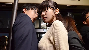 日本妹子因为身材太好 从不敢坐公交车 没想到还是撞上了 日本妹子因为身材太好 从不敢坐公交车 没想到还是撞上了