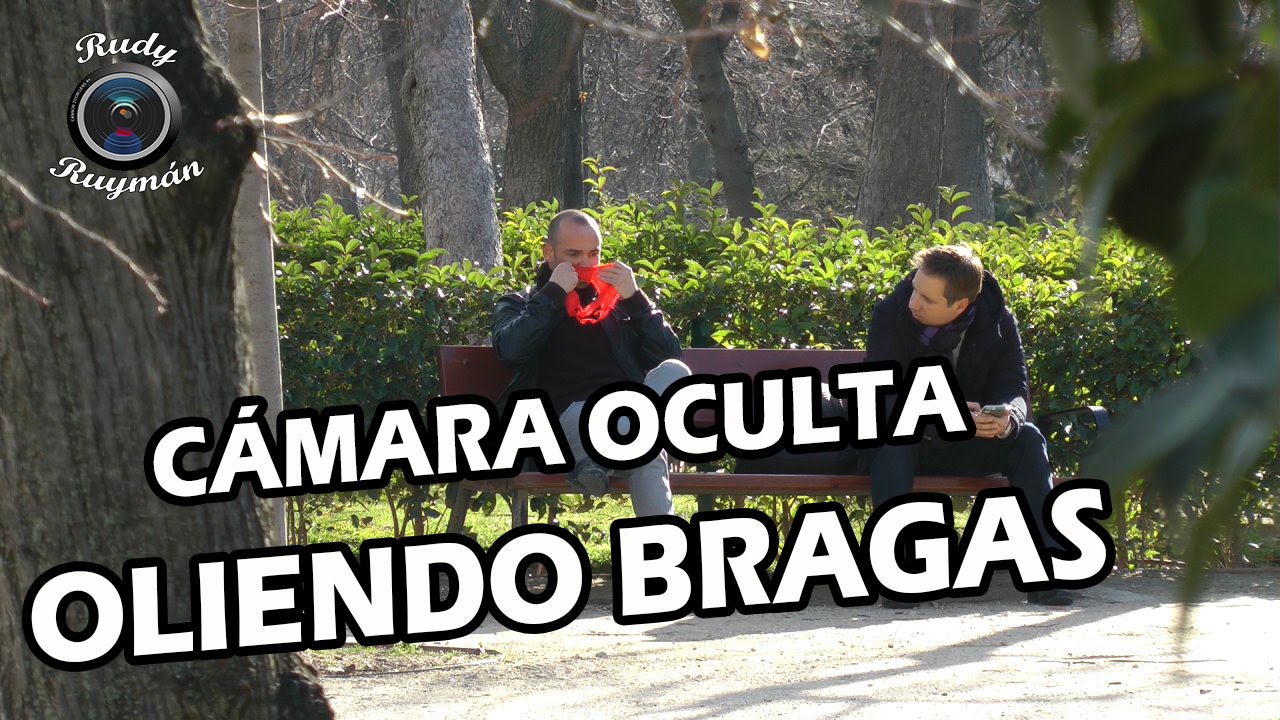 Oliendo las bragas de mi tia