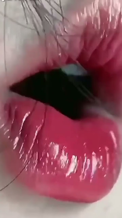 Bibir Merah Merekah