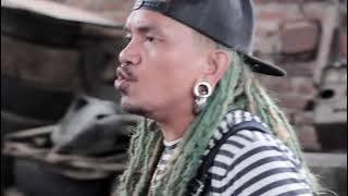 PT MENGGELORA - BURUH BUKAN ROBOT feat PENDUL The CORNER KIDS (OFFICIAL VIDEO)