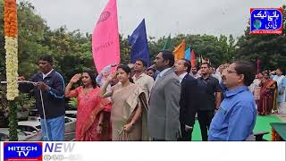 Hyderabad   Mayor Gadwal Vijaya Lakshmi hoisted the national flag along with the Commissioner and De