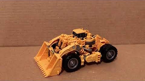 Robot To Bulldozer: Transformers Studio Series 60 Voyager Class Scrapper