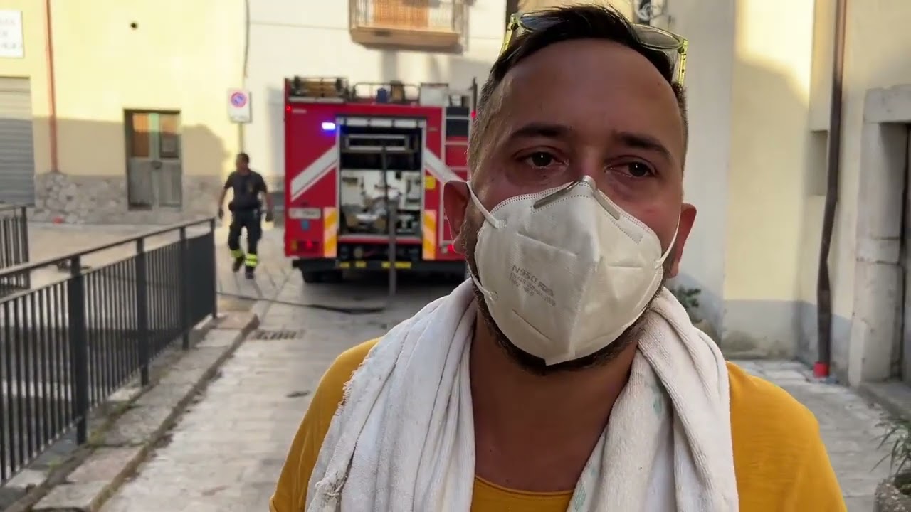 Le fiamme raggiungono il borgo di Militello Rosmarino, paura e rabbia tra i residenti