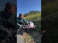 突然、謎の女性の旅人が現れました