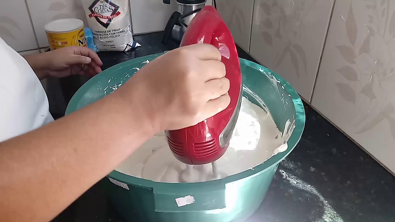 Fazendo massa pão de ló com emulsificante