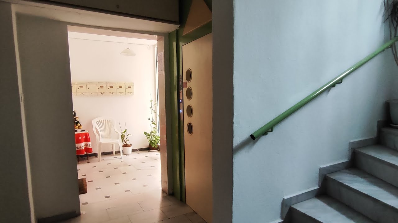 1998 GMV (mod by: generic) roped hydraulic elevator in apartments @ Irinis Athineas 6, Kavala