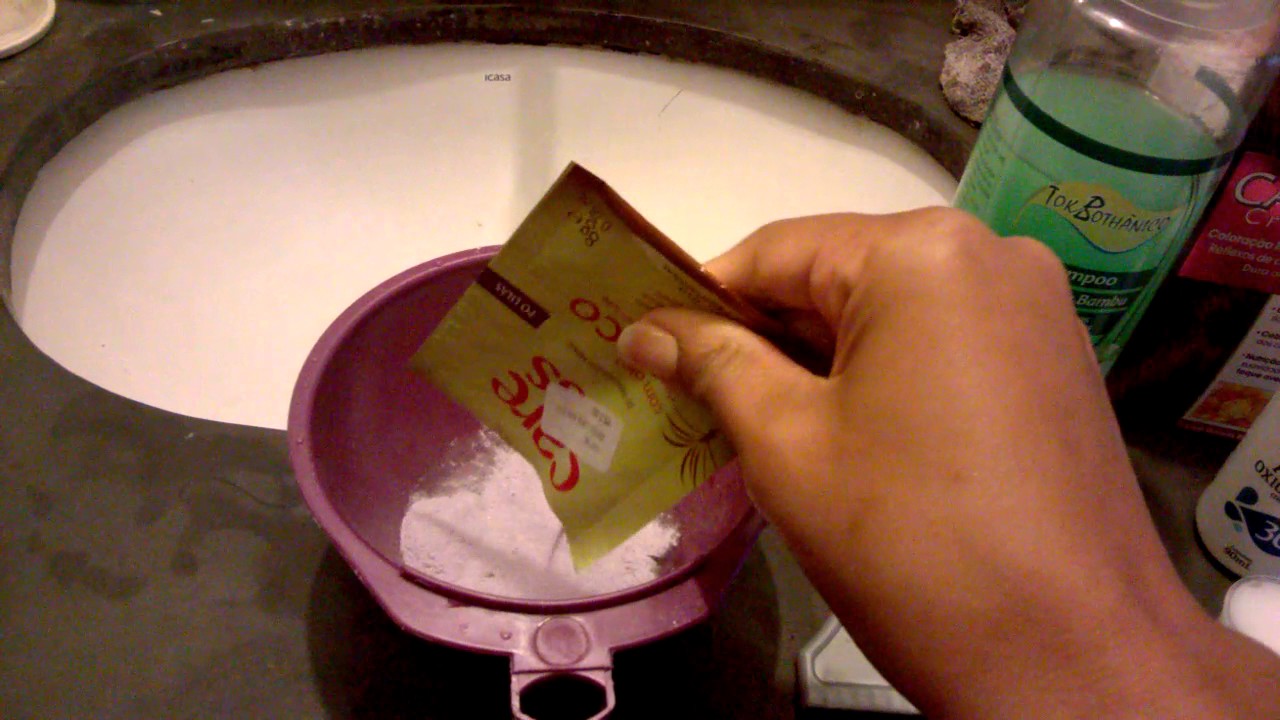 Shampoozada para clarear os cabelos sem agredir o fio