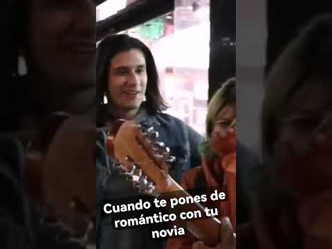 Cuando le dedicas una canción romántica a tu novia
