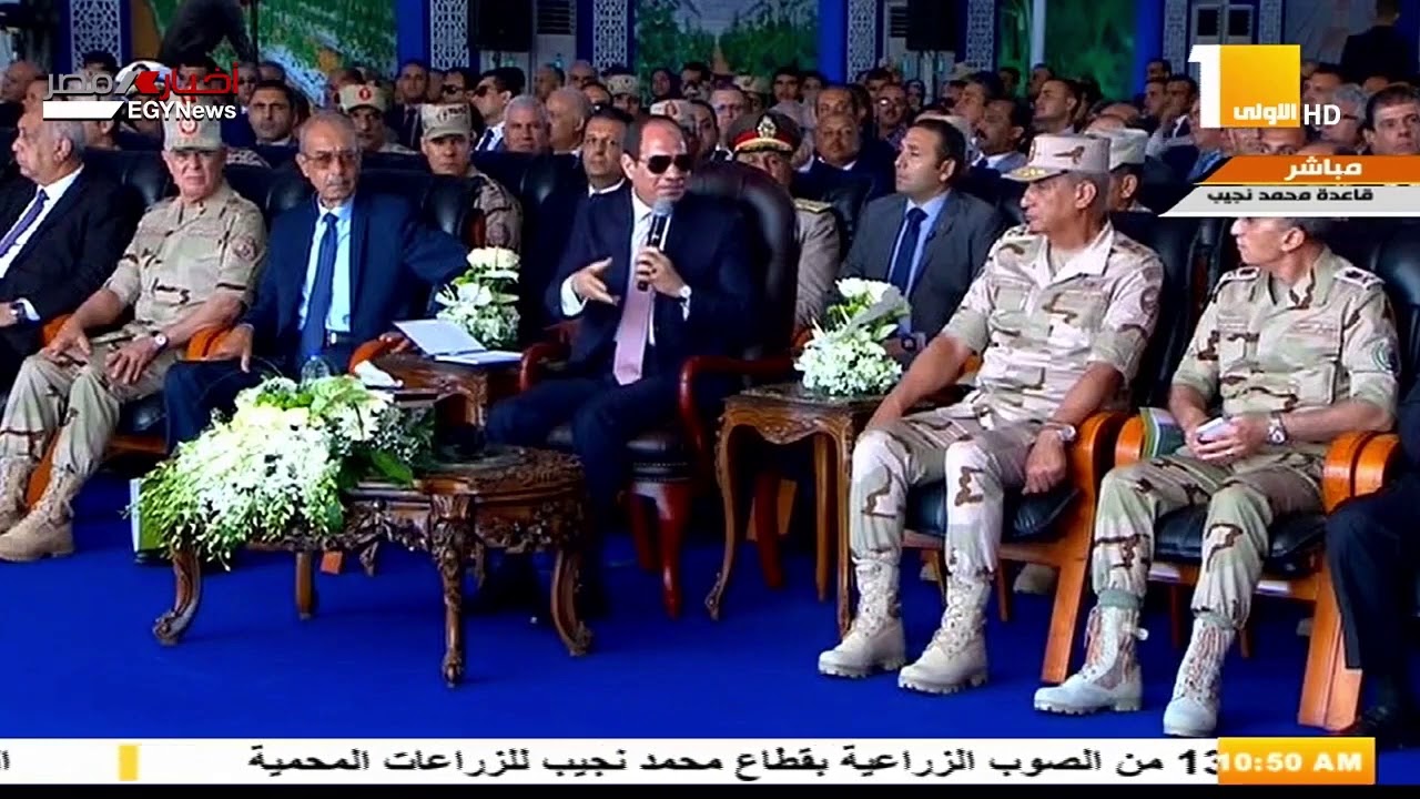بالفيديو / الرئيس السيسي يتحدث مع محافظ الاسكندرية عن محور تطوير المحمودية