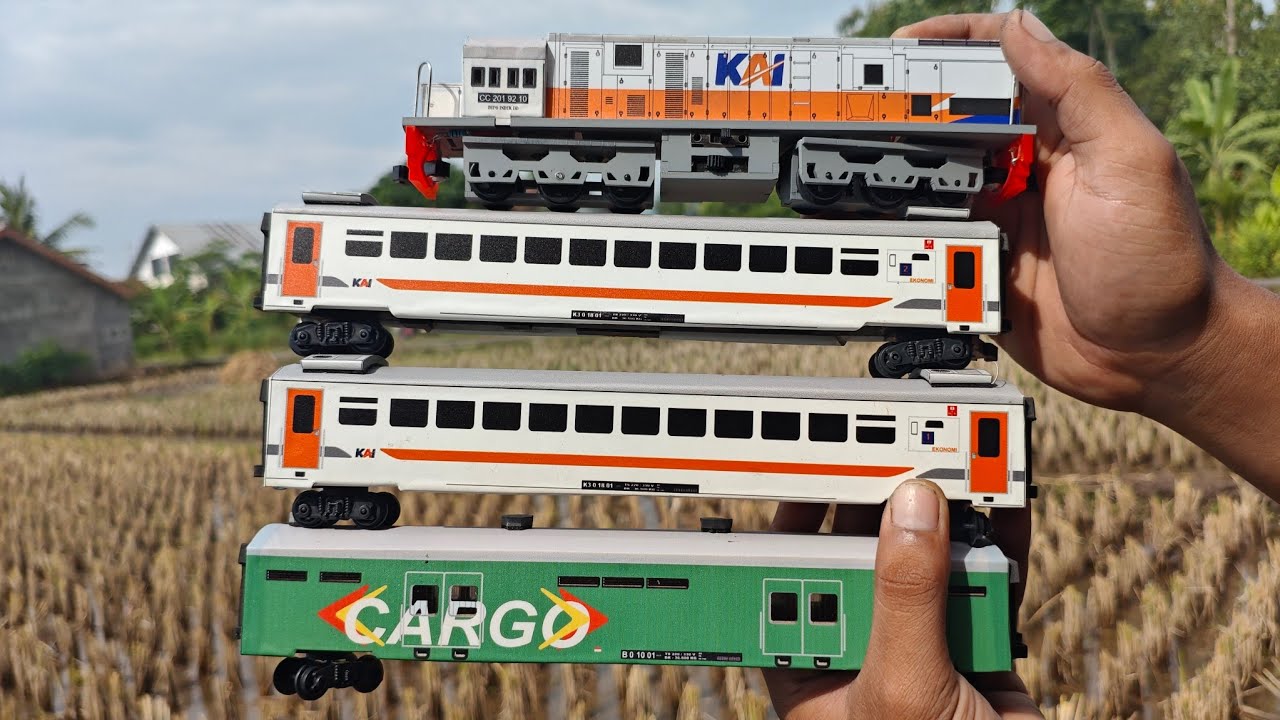 Mulung mainan kereta api indonesia,merakit diorama dadakan, ada yang rusak duh☹️☹️☹️