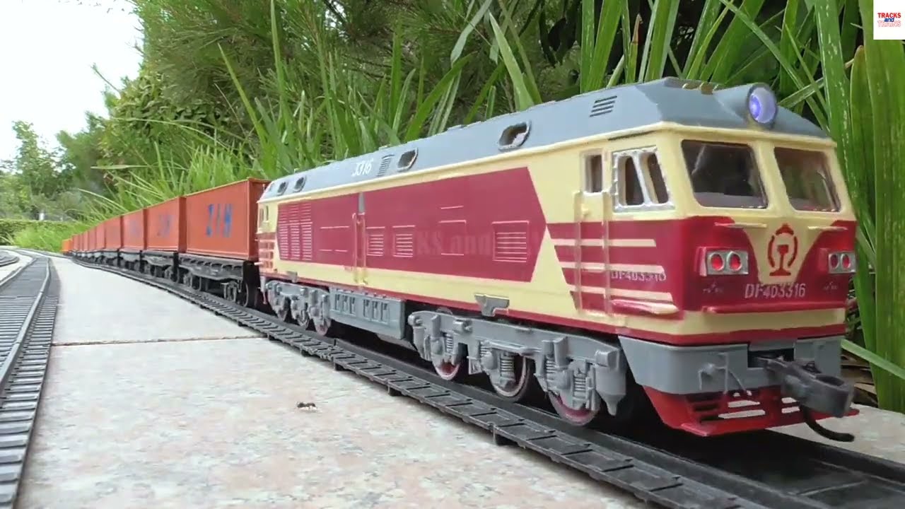 HO Scale Dongfeng 4 Model Carring Containers on Flatbed Cars