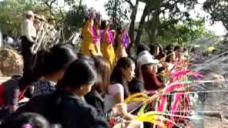 Miniatura del video "Chaw Su Khin - ညိုျမ"