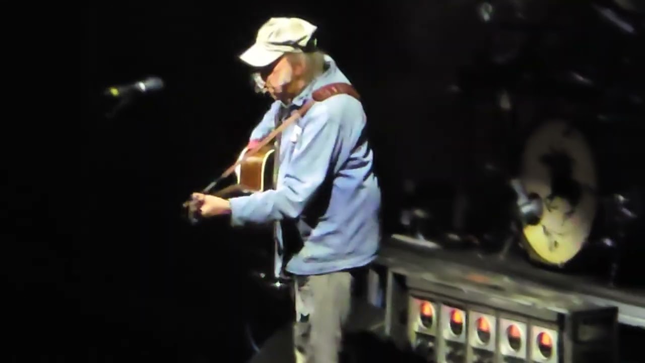 Neil Young With Crazy Horse - Heart of Gold