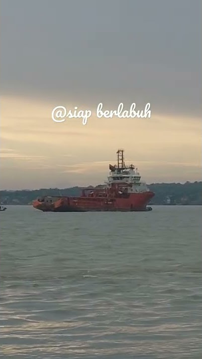 Siap berlabuh #tanjungperak #tepilaut