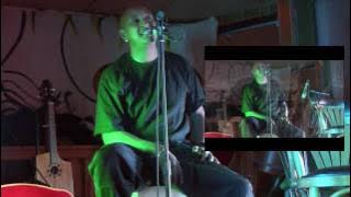 Download lagu Spydee - Tsy mila hafa (Live Asaramanitra 2010).mp4