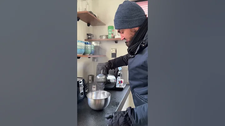 Boiling water turns into snow in the US #snow #cold #usa #netherlands