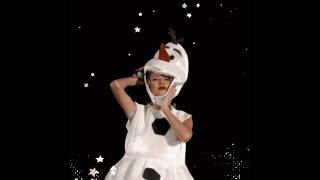 happy holidays!! { #taylorswift #maisiepeters #arianagrande #oliviarodrigo #sabrinacarpenter }