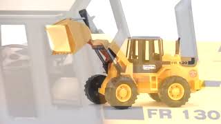 Бульдозер колёсный FR 130, 02-425 02425 Bruder Спецтехника игрушка