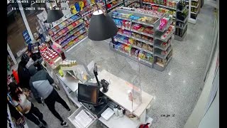 Cae una banda de atracadores de gasolineras: el vídeo de sus robos a punta de pistola
