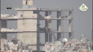 الثوار يدمرون مدفع 57 لقوات النظام أثناء تحميله على الرافعة في ضاحية الأسد غربي حلب