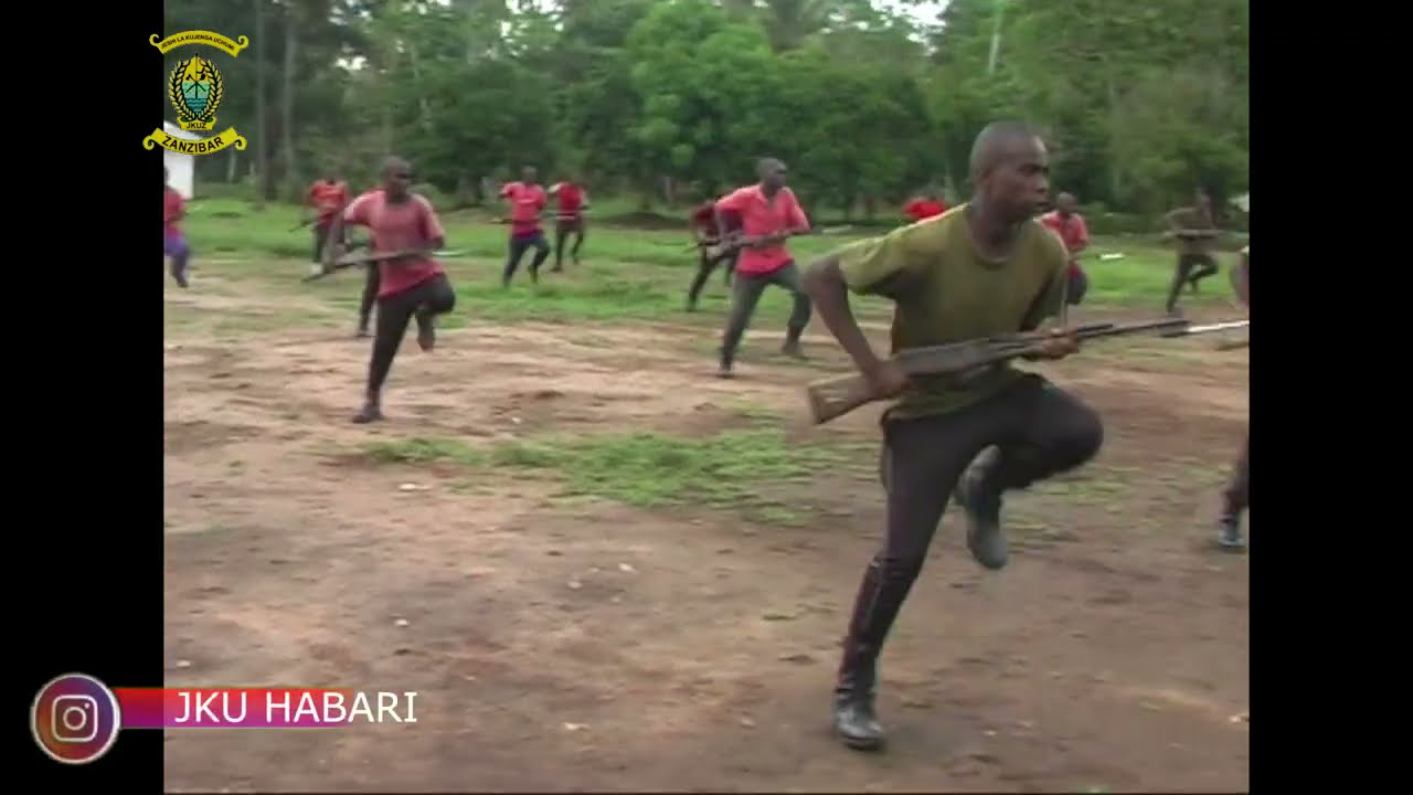 Wanafunzi wa Kozi ya Awali Int 01 Wakifanya Zoezi la Singe katika Chuo Cha Uongozi JKU Dunga.