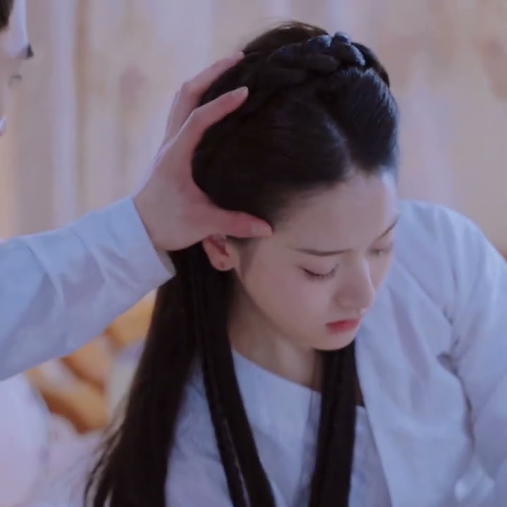 Her Royal Highness cannot wake up.🤣🤣#thelovebyhypnotic #方逸伦 #fangyilun #yinianguanshan #一念关山