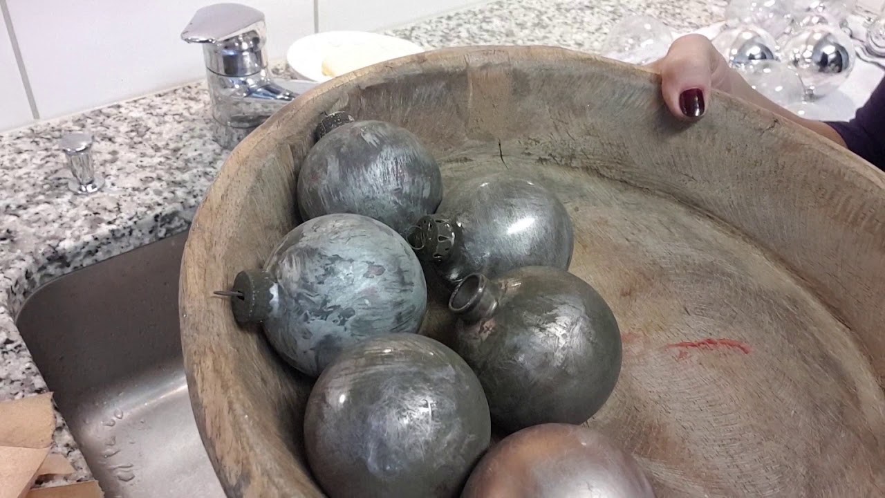 Alte Weihnachtskugeln im Antik Look umgestalten