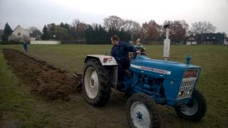 Ford 3000 mit 2-Schar-Pflug