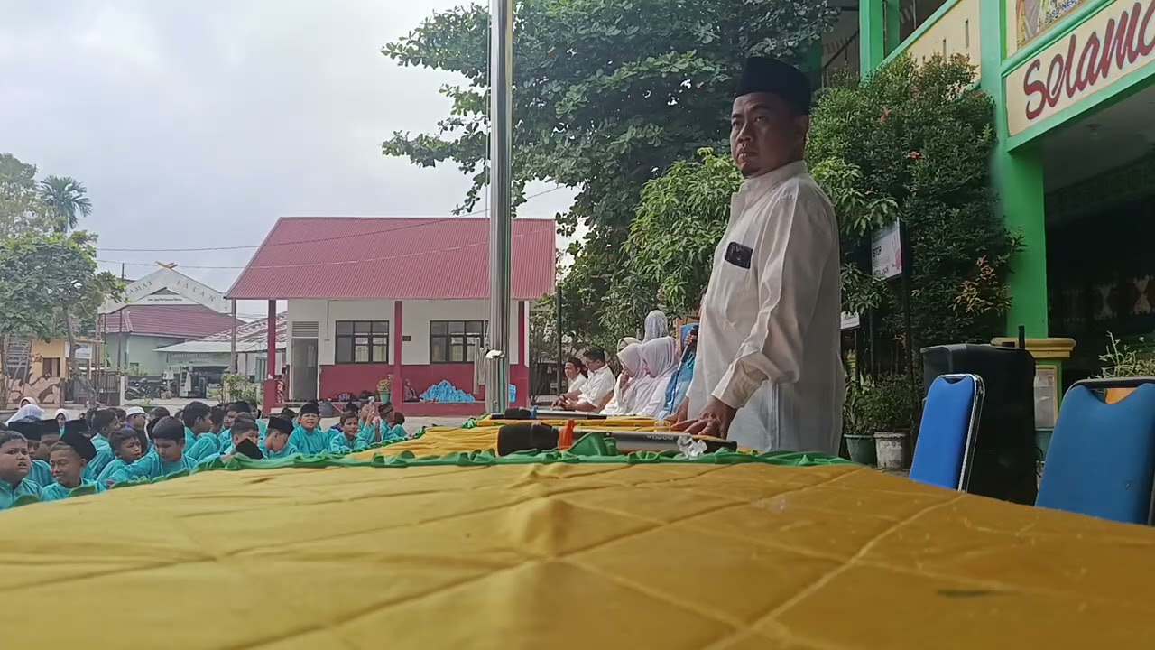 Perform Raja lagu islami