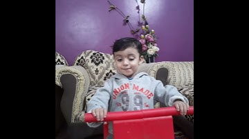 الطفل/اسر حفظ سورة الفاتحة من قراءة الشيخ صالحين بالمسجد
