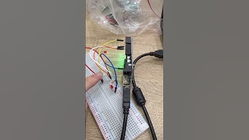 德明財經科技大學  資訊科技系  嵌入式系統概論作業 七段顯示器+全彩LED燈、蜂鳴器變化  D11319212 蔡名邦 讀入光電阻值並印出控制LED