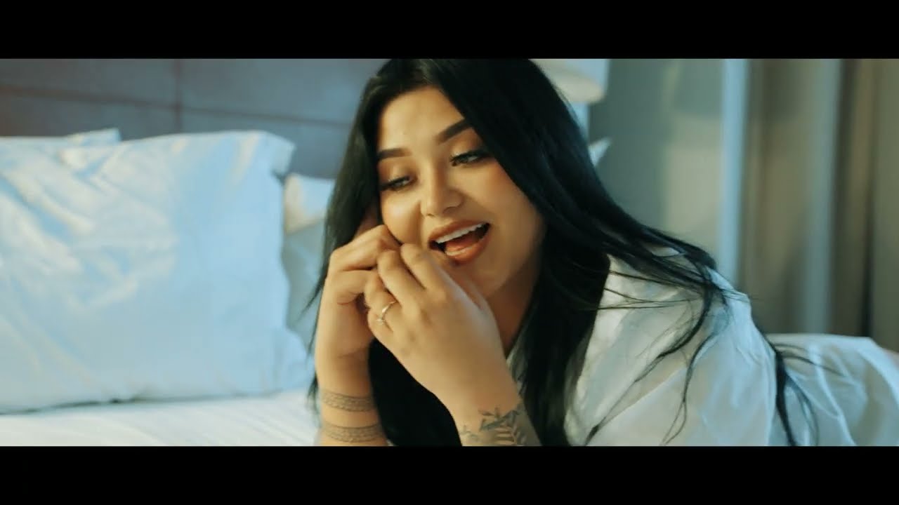 YouTubeでGoldy Boy - Bebe (Video Oficial)を視聴 YouTubeでGoldy Boy - Bebe (Video Oficial)を視聴